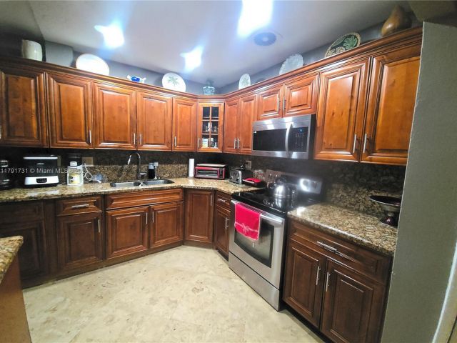 Продажа дома по адресу 1540 NE 173rd St - фото 5960819