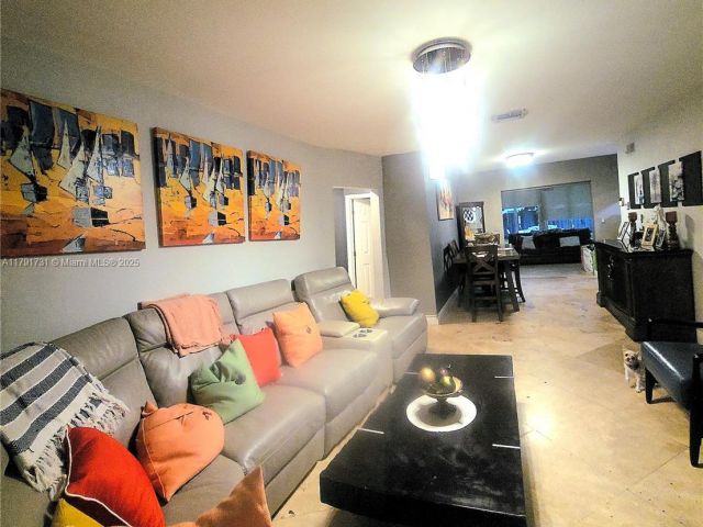 Продажа дома по адресу 1540 NE 173rd St - фото 5960820