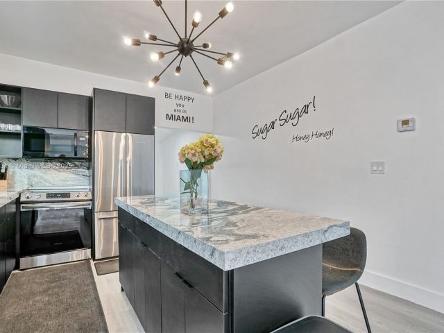 Продажа дома по адресу 473 NE 61st St - фото 5885263