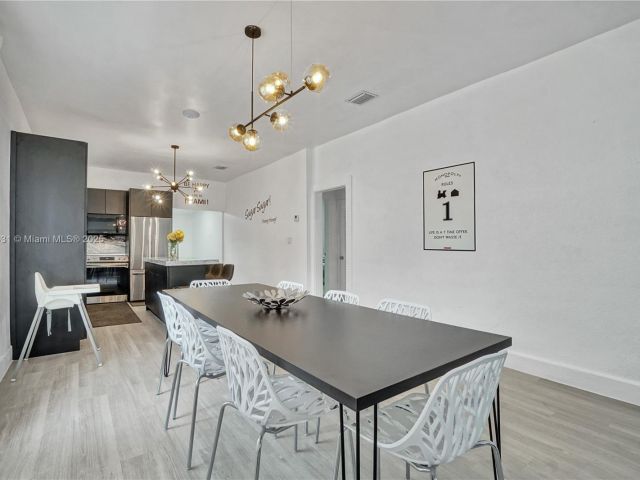 Продажа дома по адресу 473 NE 61st St - фото 5885266