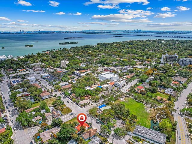 Продажа дома по адресу 473 NE 61st St - фото 5885278