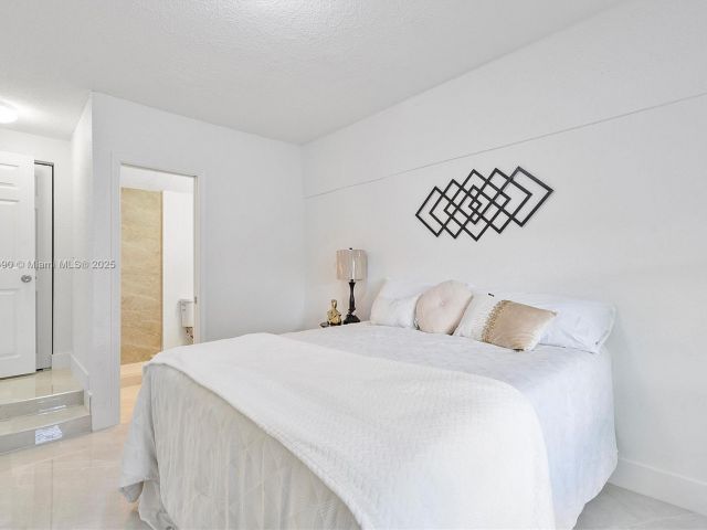 Продажа дома по адресу 1810 NW 47th St - фото 5885282