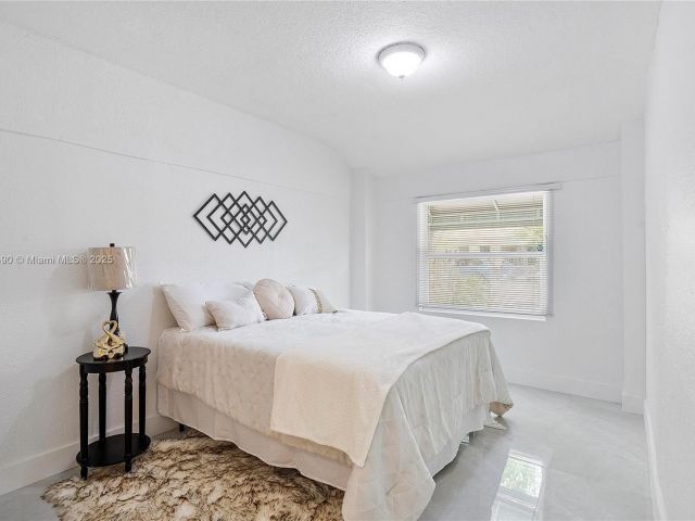 Продажа дома по адресу 1810 NW 47th St - фото 5885283