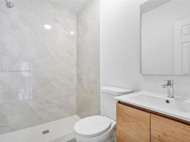 Продажа дома по адресу 1810 NW 47th St - фото 5885284