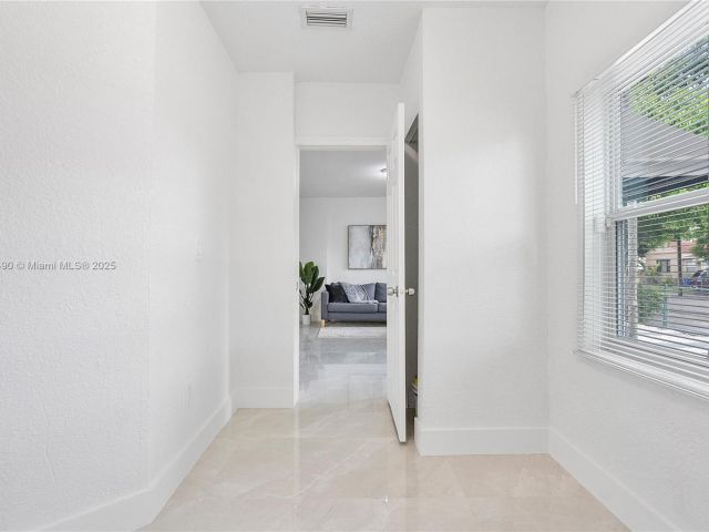 Продажа дома по адресу 1810 NW 47th St - фото 5885285