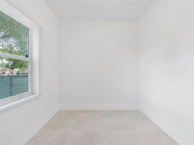 Продажа дома по адресу 1810 NW 47th St - фото 5885286