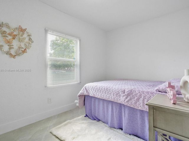 Продажа дома по адресу 1810 NW 47th St - фото 5885289