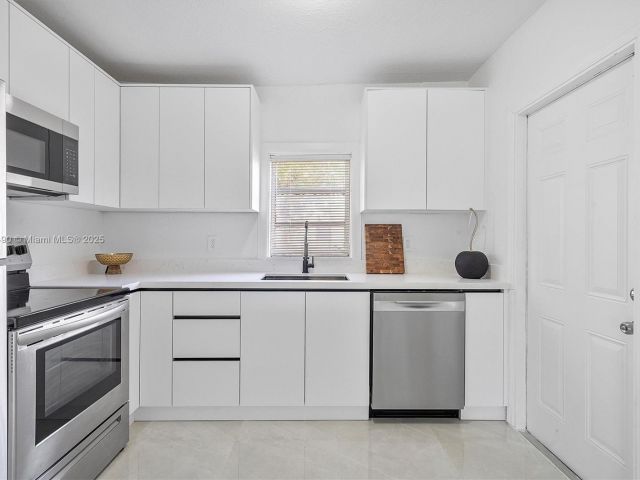 Продажа дома по адресу 1810 NW 47th St - фото 5885291