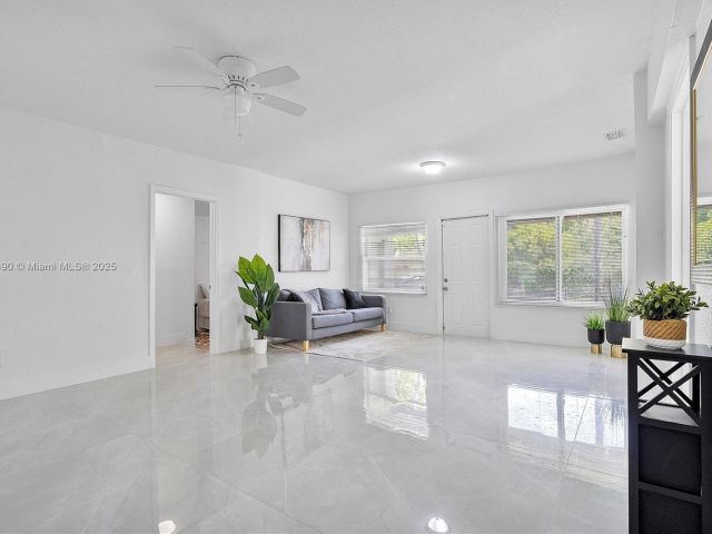 Продажа дома по адресу 1810 NW 47th St - фото 5885293