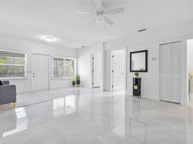 Продажа дома по адресу 1810 NW 47th St - фото 5885294