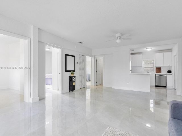 Продажа дома по адресу 1810 NW 47th St - фото 5885296