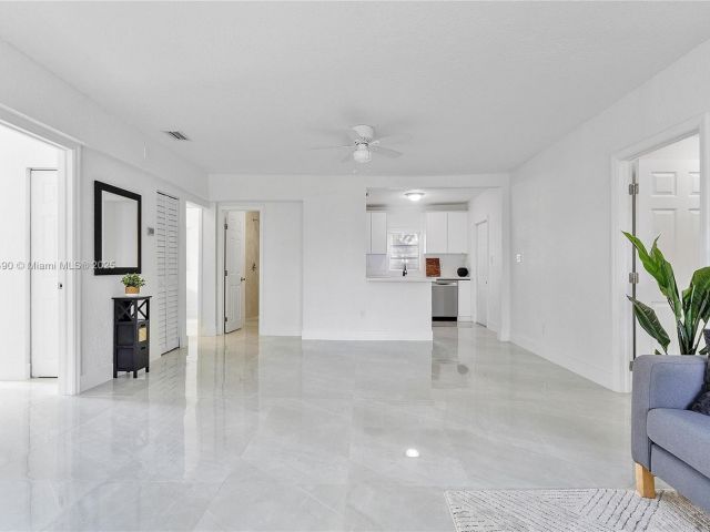 Продажа дома по адресу 1810 NW 47th St - фото 5885299