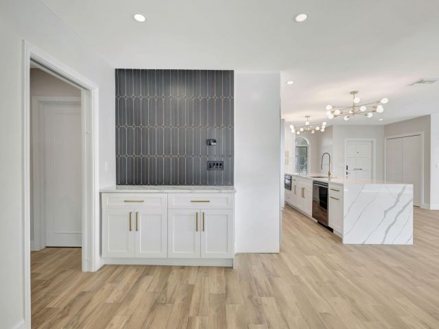 Дом в аренду по адресу 856 Dover Street - фото 5940408