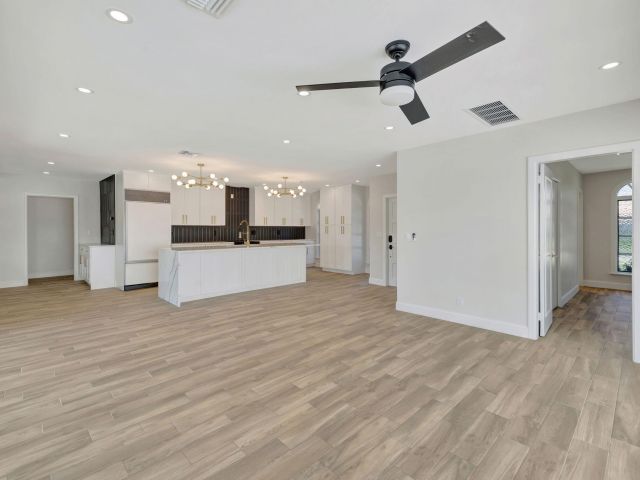 Дом в аренду по адресу 856 Dover Street - фото 5940414