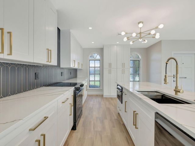 Дом в аренду по адресу 856 Dover Street - фото 5940415