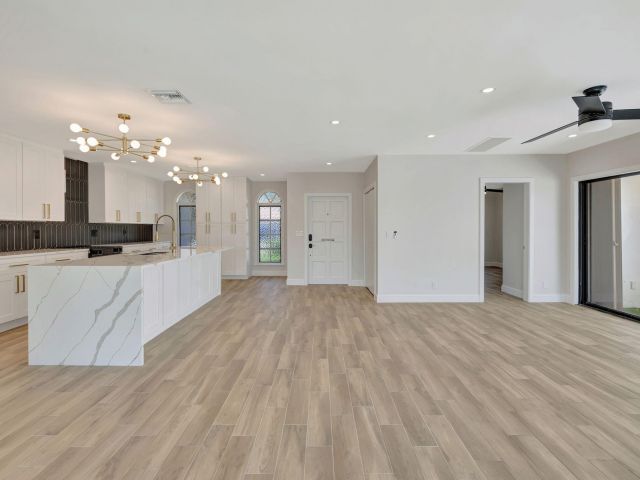 Дом в аренду по адресу 856 Dover Street - фото 5940420