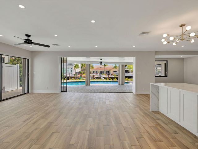 Дом в аренду по адресу 856 Dover Street - фото 5940421