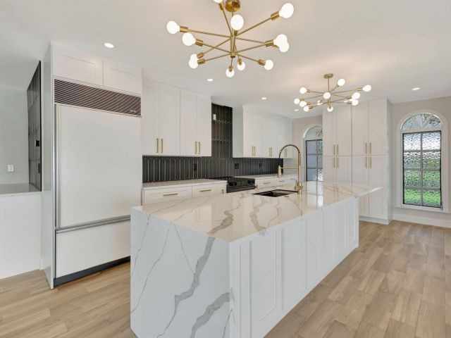 Дом в аренду по адресу 856 Dover Street - фото 5940423