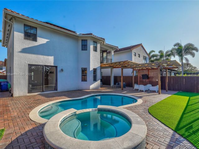 Продажа дома по адресу 10371 NW 10th St - фото 6062559