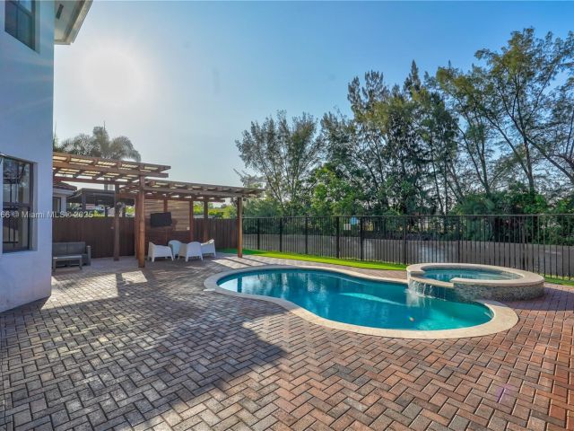 Продажа дома по адресу 10371 NW 10th St - фото 6062560