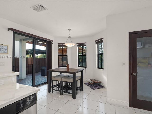 Продажа дома по адресу 10371 NW 10th St - фото 6062564