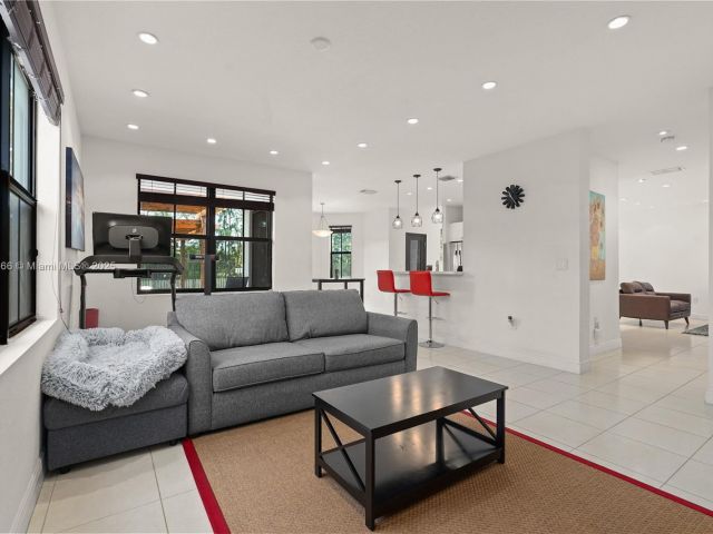 Продажа дома по адресу 10371 NW 10th St - фото 6062566