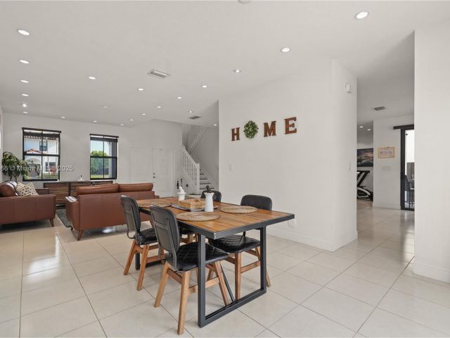 Продажа дома по адресу 10371 NW 10th St - фото 6062569