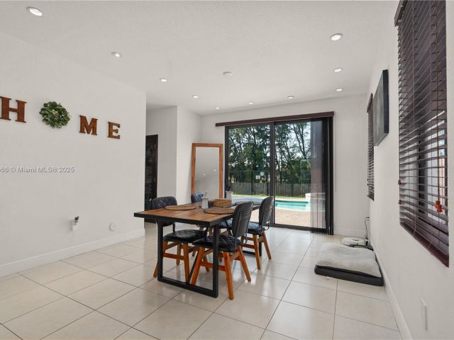 Продажа дома по адресу 10371 NW 10th St - фото 6062570