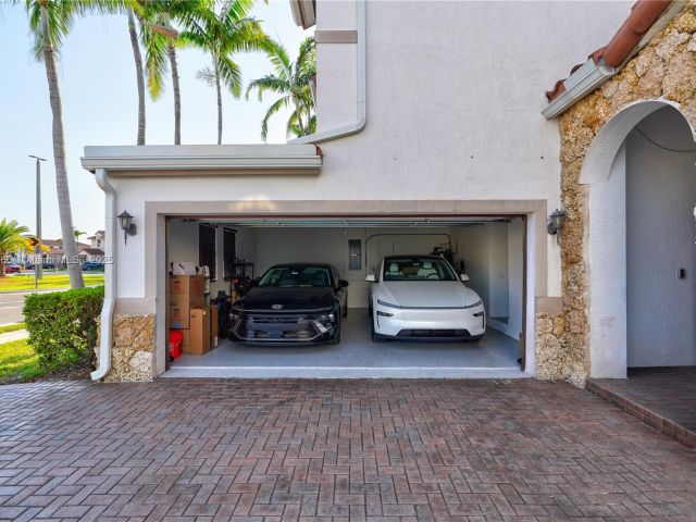 Продажа дома по адресу 10371 NW 10th St - фото 6062573