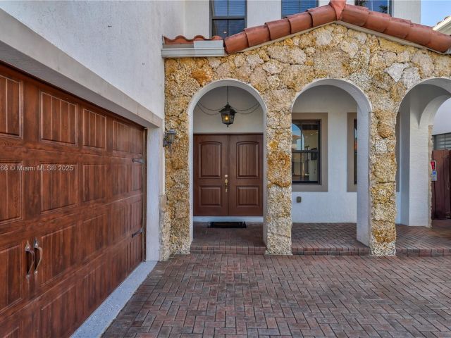 Продажа дома по адресу 10371 NW 10th St - фото 6062576