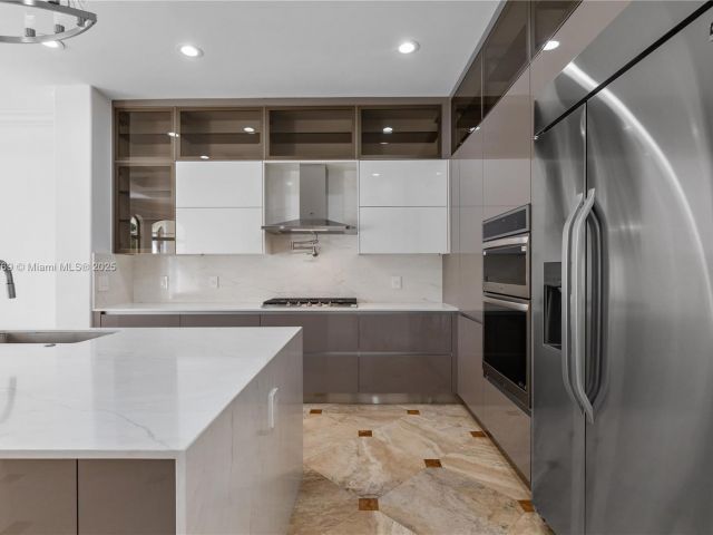 Продажа дома по адресу 260 NE Wavecrest Ct - фото 5910987