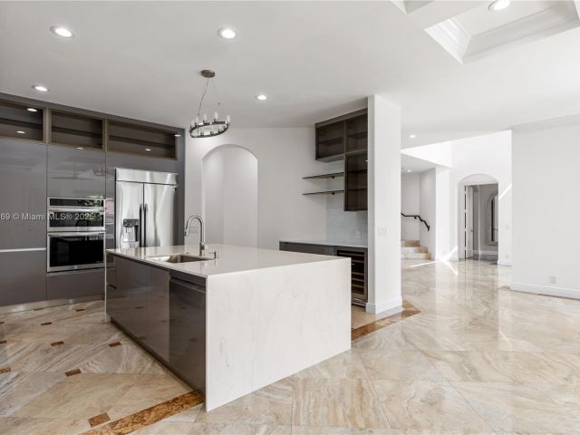 Продажа дома по адресу 260 NE Wavecrest Ct - фото 5910990