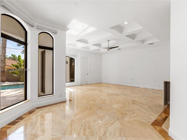 Продажа дома по адресу 260 NE Wavecrest Ct - фото 5910993