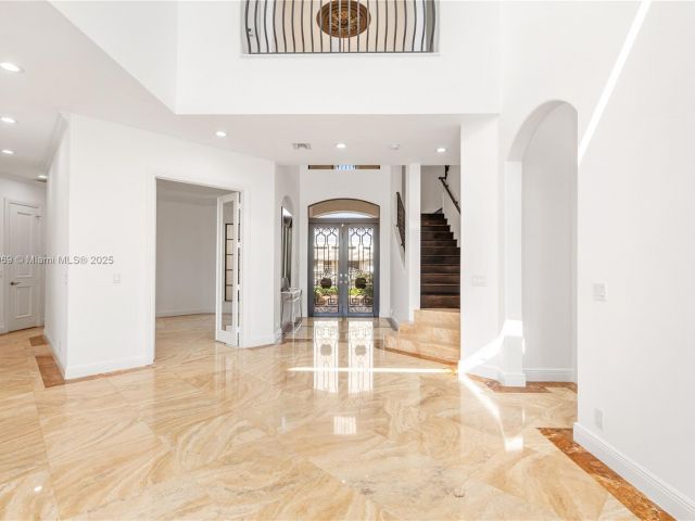 Продажа дома по адресу 260 NE Wavecrest Ct - фото 5910998