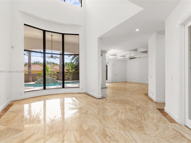 Продажа дома по адресу 260 NE Wavecrest Ct - фото 5911000