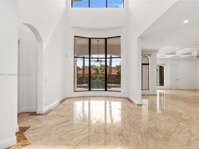 Продажа дома по адресу 260 NE Wavecrest Ct - фото 5911001