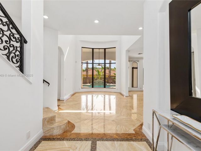 Продажа дома по адресу 260 NE Wavecrest Ct - фото 5911002