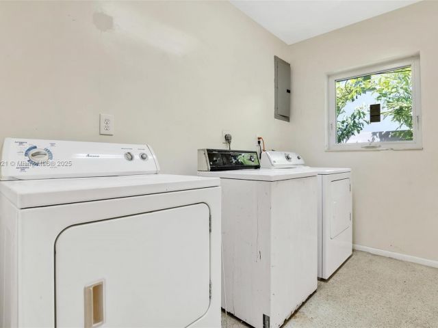 Продажа дома по адресу 2019 NE 31st Ave - фото 5954973