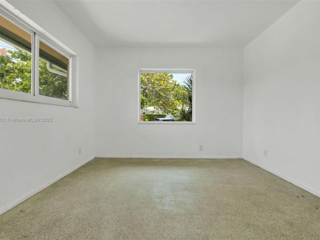 Продажа дома по адресу 2019 NE 31st Ave - фото 5954974