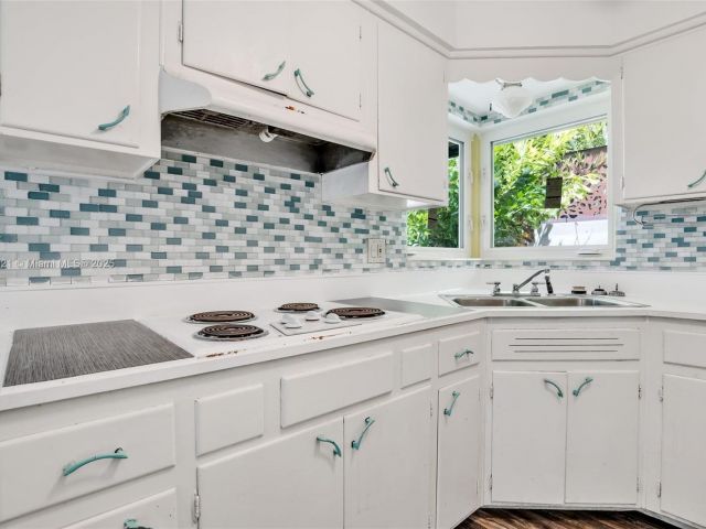 Продажа дома по адресу 2019 NE 31st Ave - фото 5954975