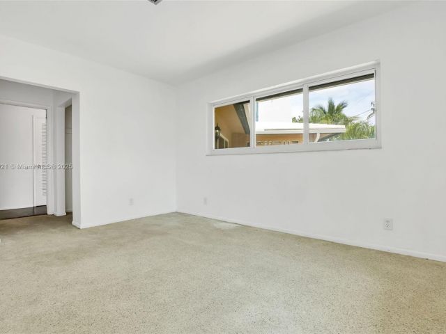 Продажа дома по адресу 2019 NE 31st Ave - фото 5954981