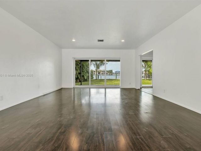 Продажа дома по адресу 2019 NE 31st Ave - фото 5954982