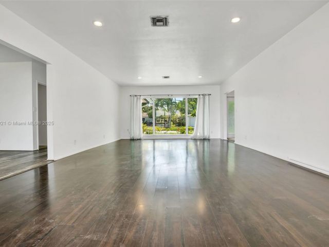 Продажа дома по адресу 2019 NE 31st Ave - фото 5954983