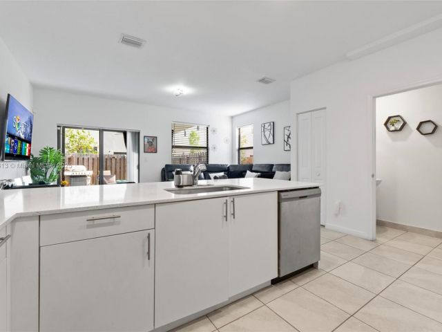 Продажа дома по адресу 12901 SW 232nd Ln - фото 5924919