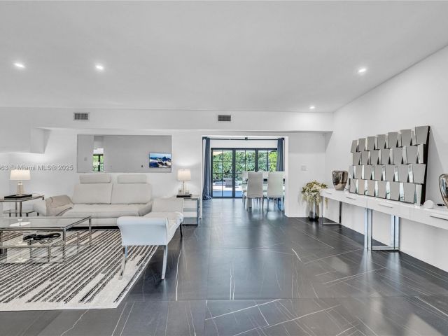 Дом в аренду по адресу 560 NW 116th Ter - фото 5926171