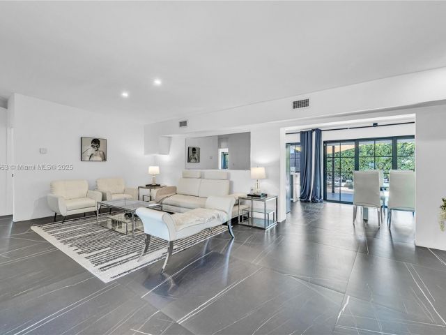 Дом в аренду по адресу 560 NW 116th Ter - фото 5926172