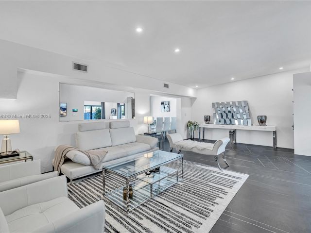 Дом в аренду по адресу 560 NW 116th Ter - фото 5926178