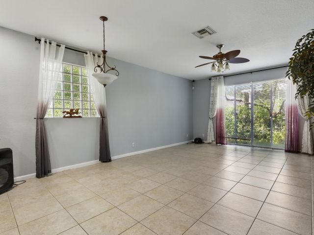 Продажа дома по адресу 1023 Center Stone Lane - фото 5974993