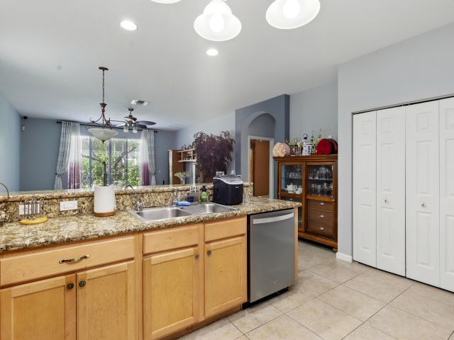 Продажа дома по адресу 1023 Center Stone Lane - фото 5974994