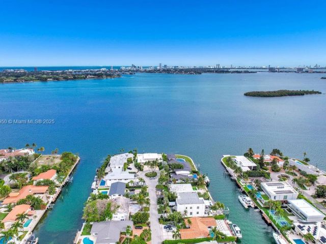 Продажа дома по адресу 1990 NE 119TH RD - фото 5932156